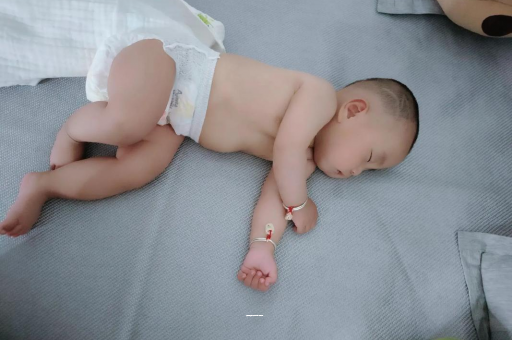 谷城孕妇肚子一跳一跳