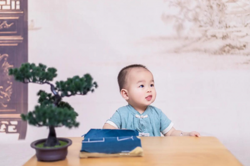 谷城宝宝半夜吐了怎么回事 谷城宝宝半夜吐了怎么回事